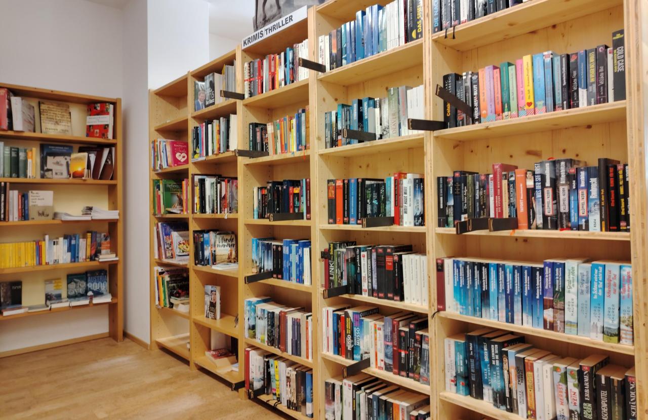 Bücherregal