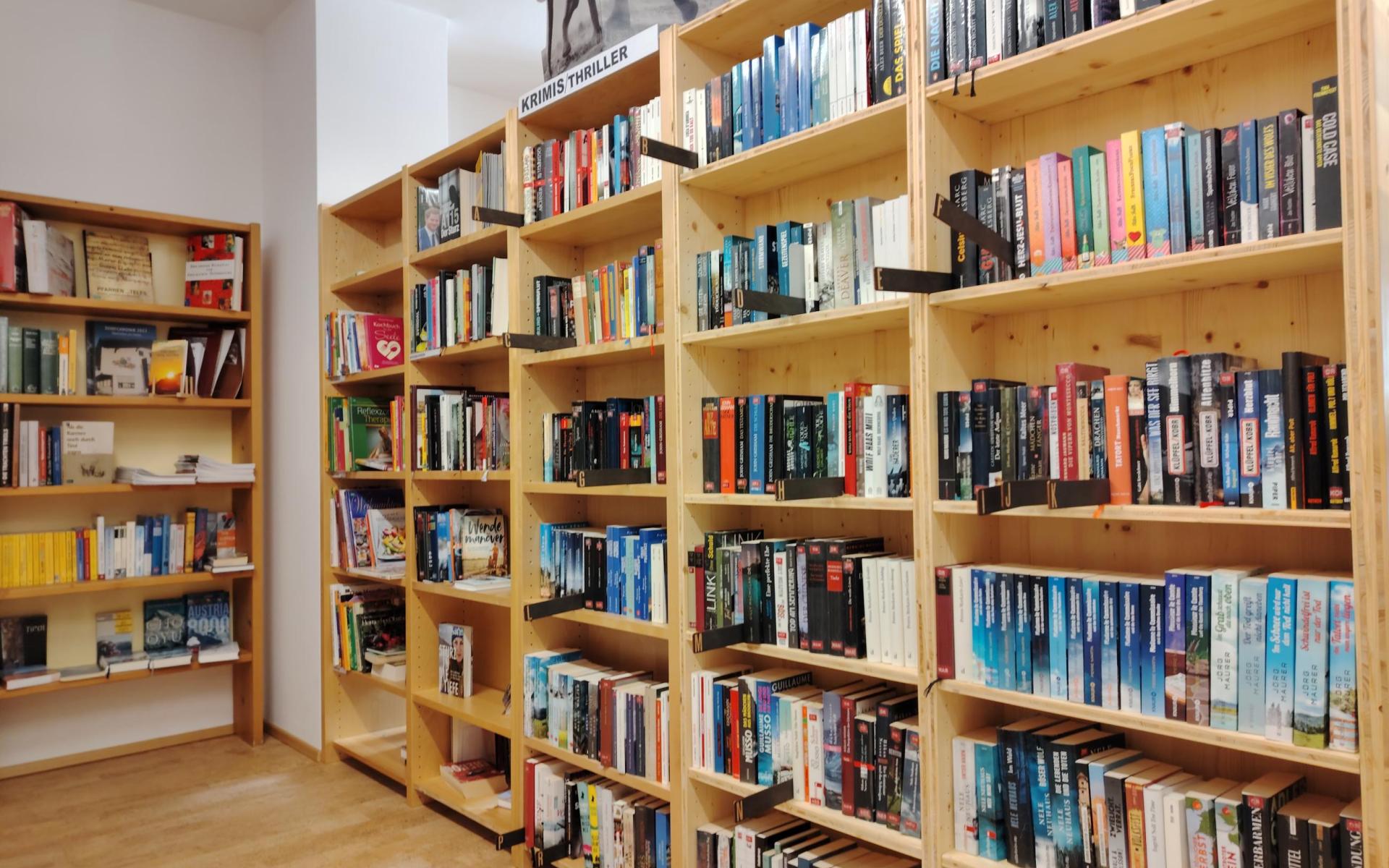 Bücherregal