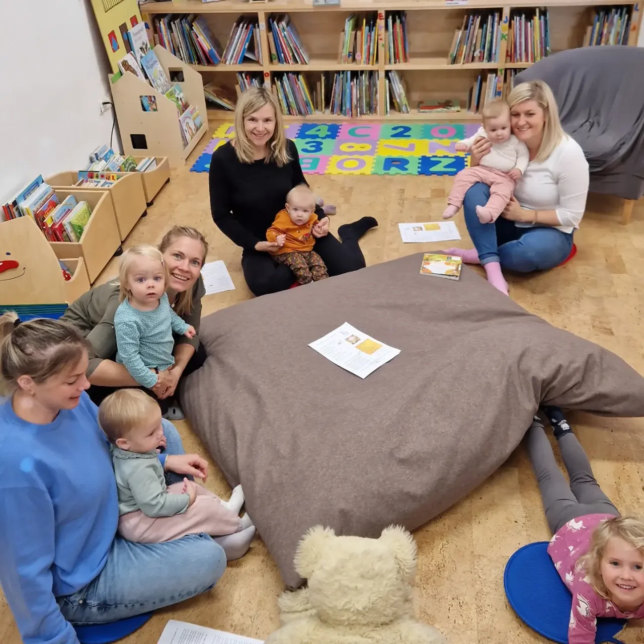 Lesebärchen in der Bücherei